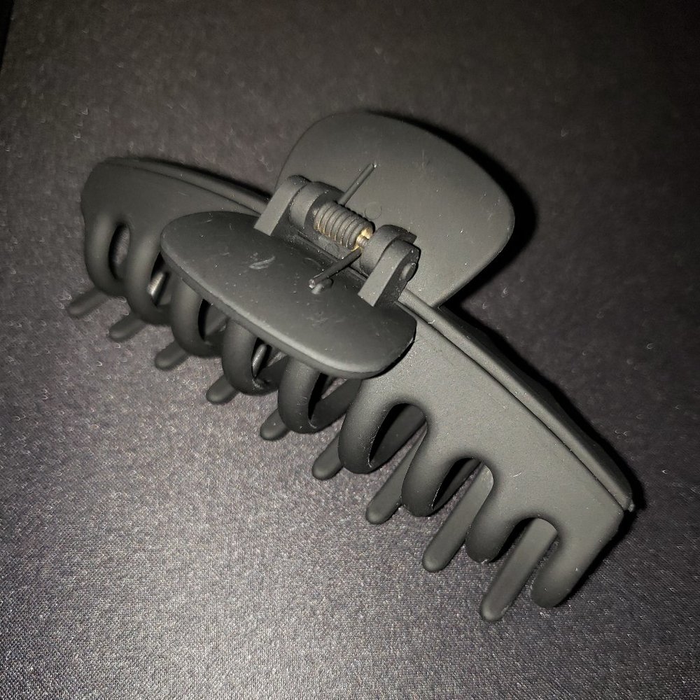 Black Jaw Hair Clip Brand New No Tags